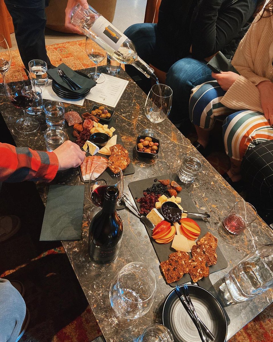 The perfect way to celebrate getting halfway through the week? Wine and snacks at our Woodinville tasting room, of course! Thanks for the photo @sidrako!