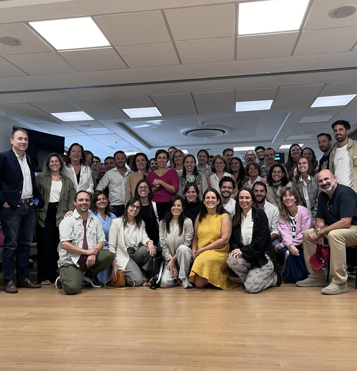 LBaldomir's tweet photo. Hoy dimos el puntapié para otro gran año. Siempre es inspirador encontrarse con tanta gente talentosa y nada más lindo que pensar con generosidad cómo buscar lo mejor para nuestros estudiantes de @UCUcomunicacion Gran reunión de profesores! https://t.co/A5QSCQEQcD