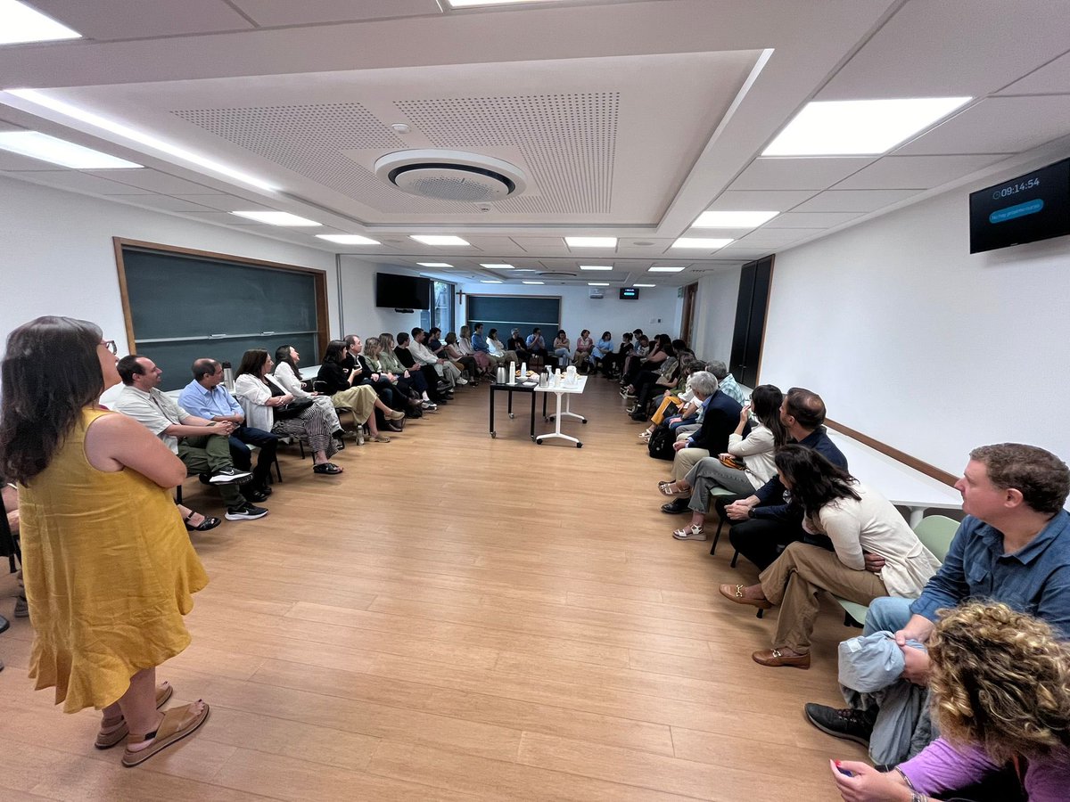 LBaldomir's tweet photo. Hoy dimos el puntapié para otro gran año. Siempre es inspirador encontrarse con tanta gente talentosa y nada más lindo que pensar con generosidad cómo buscar lo mejor para nuestros estudiantes de @UCUcomunicacion Gran reunión de profesores! https://t.co/A5QSCQEQcD