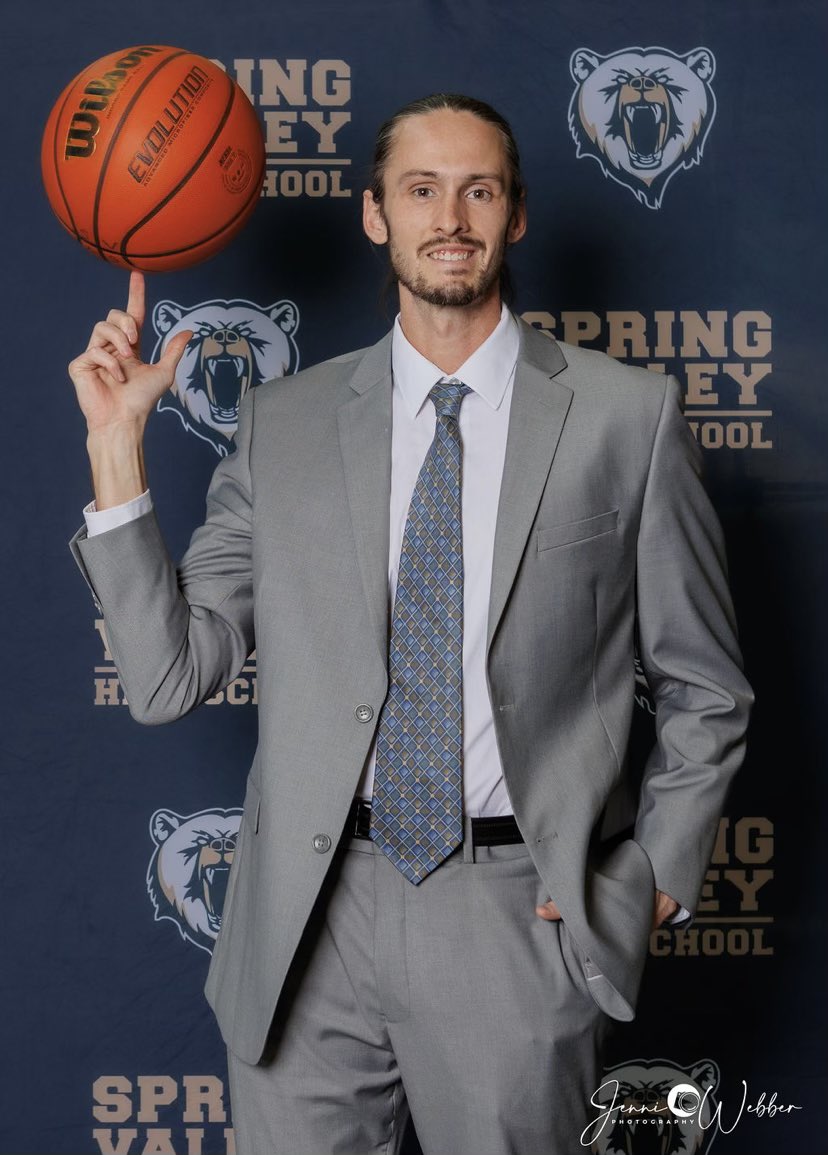 raybrewer21's tweet photo. Taylor Holst is the new basketball coach at Spring Valley in Las Vegas. https://t.co/py3lM0IIrD
