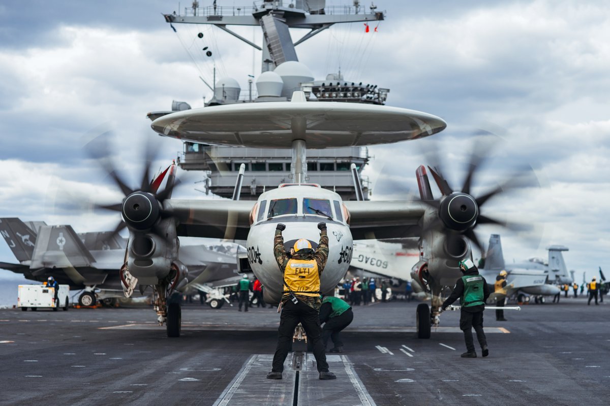 #USNavy Photos of the Day: 

1️⃣ #USSJohnFinn transits Taiwan Strait and 2️⃣ #USSHiggins security evaluation in Okinawa @US7thFleet
3️⃣ #USSGunstonHall equipment onload @NATO Steadfast Defender @USNavyEurope
4️⃣ #VAW116 #FLTOPS aboard @GW_CVN73 @US2ndFleet
👉 dvidshub.net/r/uw5gq2