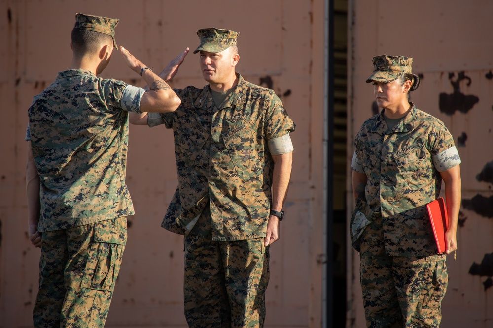 MCB_Hawaii's tweet image. 📍 MCBH (March 1, 2024)

Lance Cpl. Kayden Cardona with MALS-24, MAG-24, 1st MAW, received the Navy and Marine Corps Commendation Medal after using a makeshift tourniquet to save the life of an injured motorcyclist. 

Semper Fidelis!

#lifesaver #hawaii #commendation #award