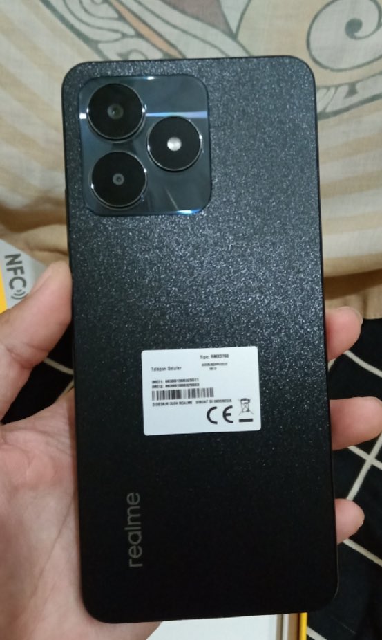 Media Sosial tweet media