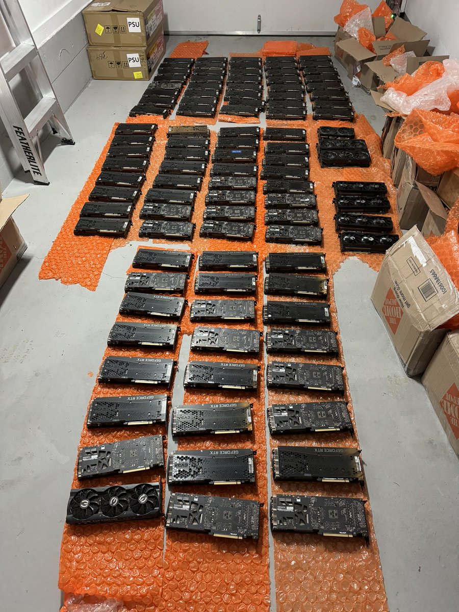 RedPandaMining's tweet photo. Floor gpus https://t.co/YryoxSCj9o