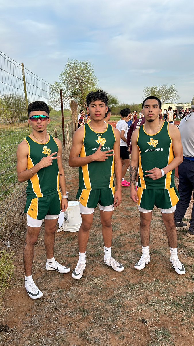 CCJavsTrack's tweet photo. Varsity Long Jump ✅🐗 https://t.co/3r1lRALbOS
