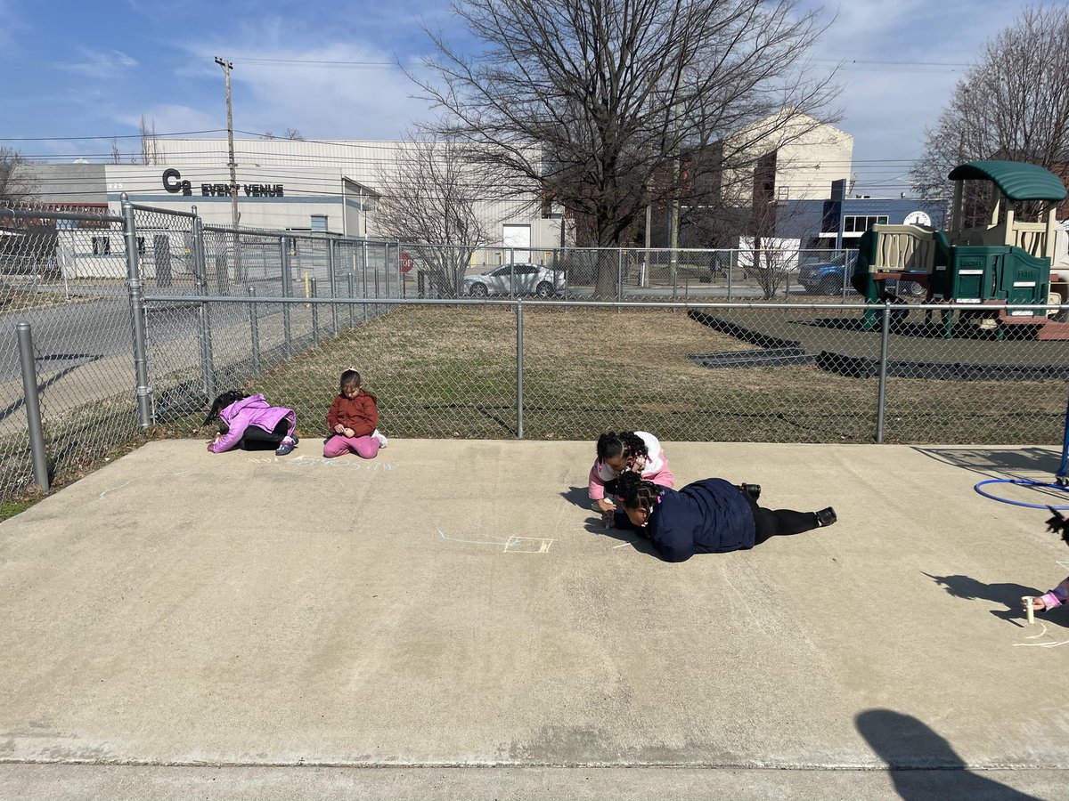 DawsonOrmanECH's tweet photo. Warmer days are coming and Ms. Colville's friends are ready for it! @JCPSEARLY @BrumbackHeather https://t.co/ytYSbXuYiH