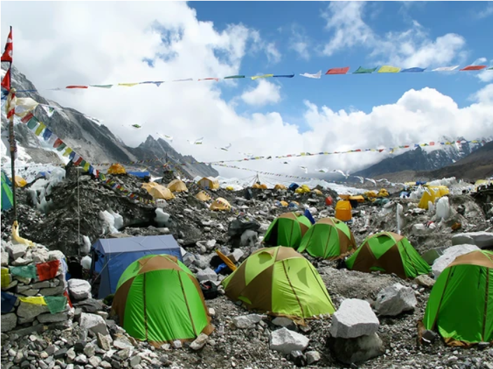 Nepalese authorities have to clamp down on elaborate amenities at Everett base camp? What? I thought these were supposed to be mountaineering trips, not Club Meds.
@CanadaDotCom @PowderMatt @ChwkOutdoorClub @alpineclubcan @ACMGca 
o.canada.com/travel/nepal-t…