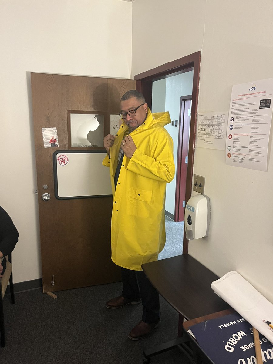 Paris Fashion Week may have ended yesterday, but Mr. Gunter sure knows how to pull off the yellow rain jacket for morning duty in the rain. #TeamMonocacy