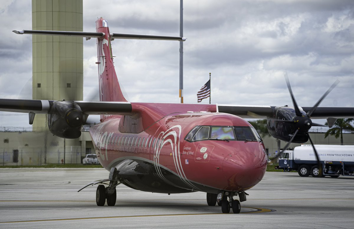 Gianfran89's tweet photo. Our ride to Tampa!! “Sunshine State of Mind” Silver Airways ATR42-600 Reg: #N403SV after landing at West Palm Beach Intl Airport from Nassau (NAS) to get ready to our inaugural flight to Tampa (TPA)! Welcome back to West Palm Beach @flysilverairways 
Date: 03/05/2024 https://t.co/19vx5dgD5t