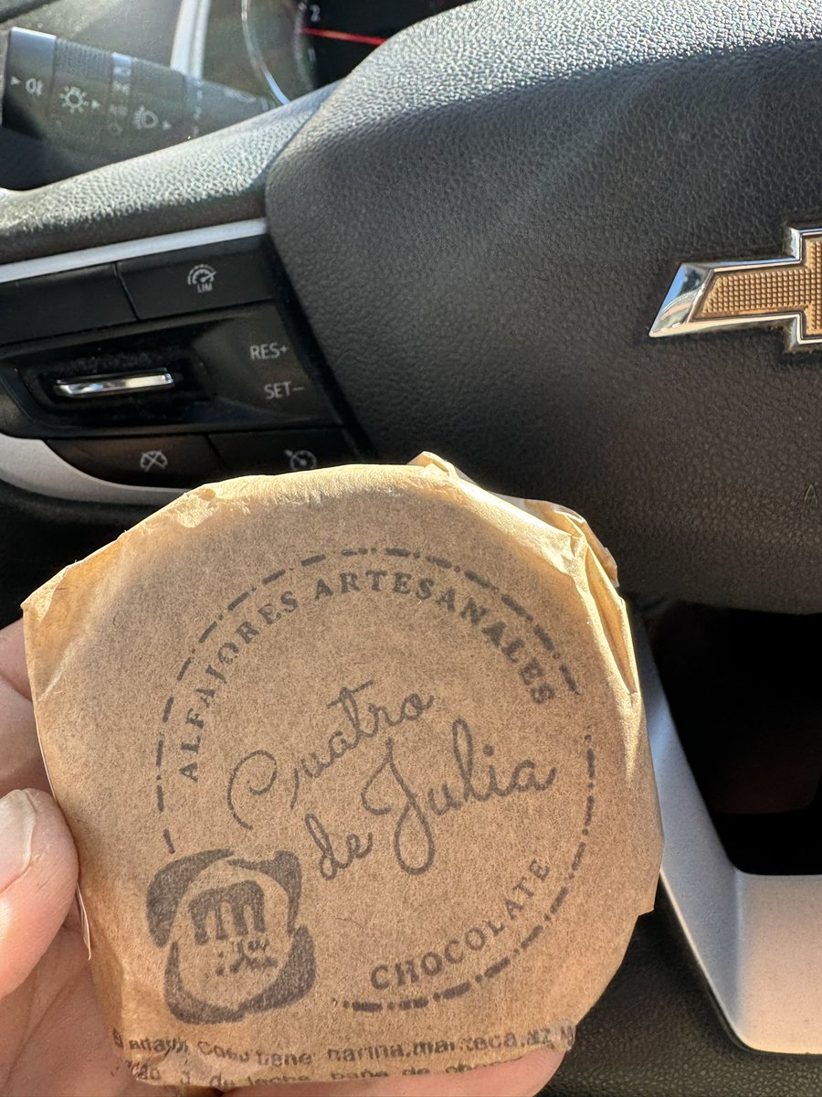 JaviLocomotion's tweet photo. @CuatrodeJulia ya pasé por Rambla B Brum y 12 de diciembre!.
La encargada no podía creer que quedaran tan pocos! Felicitaciones!!! https://t.co/ckSI6eDqyS