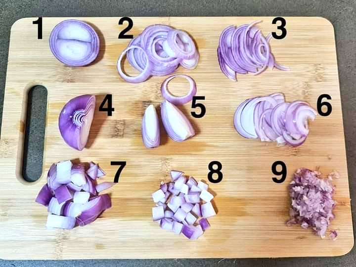 joeboyking93's tweet photo. Selama ni main bedal je potong bawang, asalkan potong 😂😂

Rupa-rupanya cara potong masing2 ada nama, kegunaan dan masa yang tertentu untuk guna.. 

Sesetengah potongan tidak sesuai untuk sesetengah resepi.. Jom aku kongsikan apa function setiap jenis potongan bawang.. 

_thread https://t.co/pHXG6dBLK8