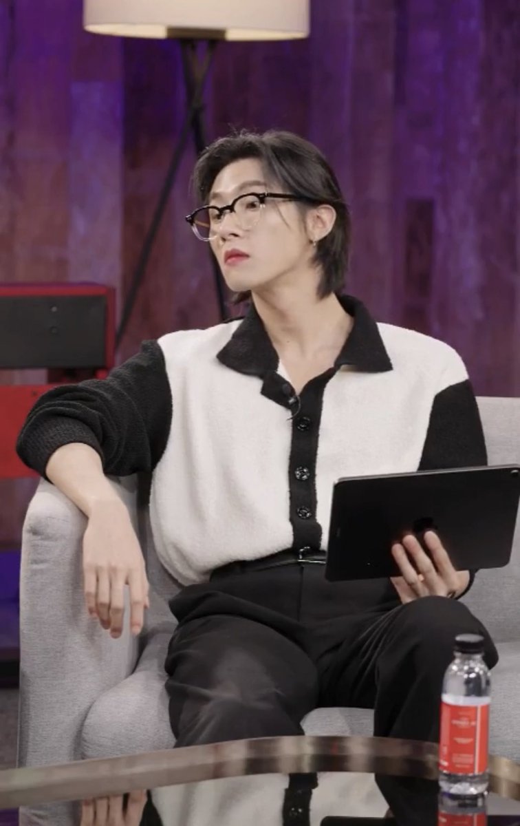 IMwhatIM_MX's tweet photo. That day when Changkyun was in this specs. ♥️ 
Bless my eyes. https://t.co/lJvKBthbCL