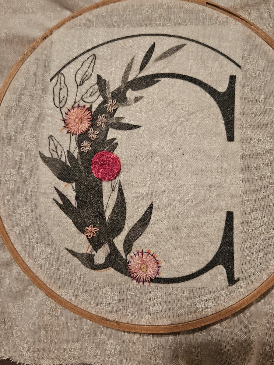 Progress. 
#stitchalong #embroidery #bordado #puntada #puntadas #stitch #stitching #puntodecruz #crossstitch  #stitches #bordar #puntadita #needlework #aguja #handembroidery #bordadoamano #embroideryart