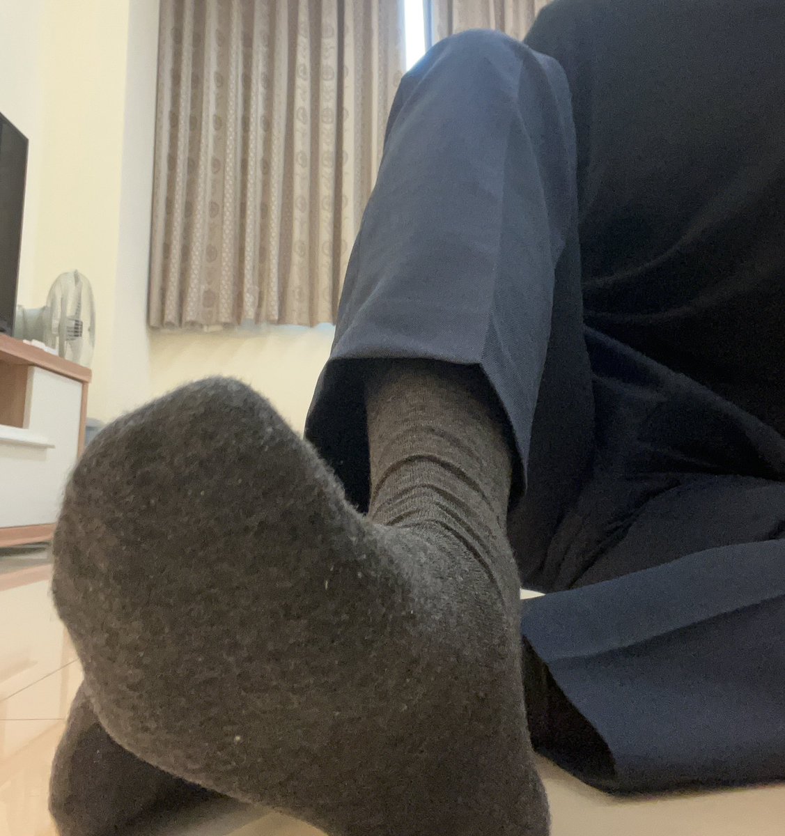 早晨☁️
.
.
.
#紳士襪 #黑襪 #長襪 #西裝 #正裝控 #鞋襪控 #socks #socksfetish #dresssocks #suit #blacksocks