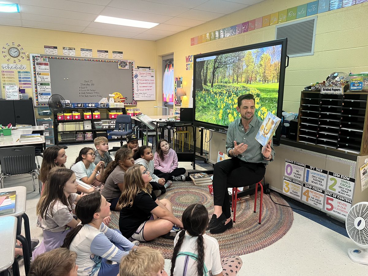 Couple of fun opportunities to celebrate #readacrossamerica with Mrs. Rebecca and Mrs. Alyssa’s classes!