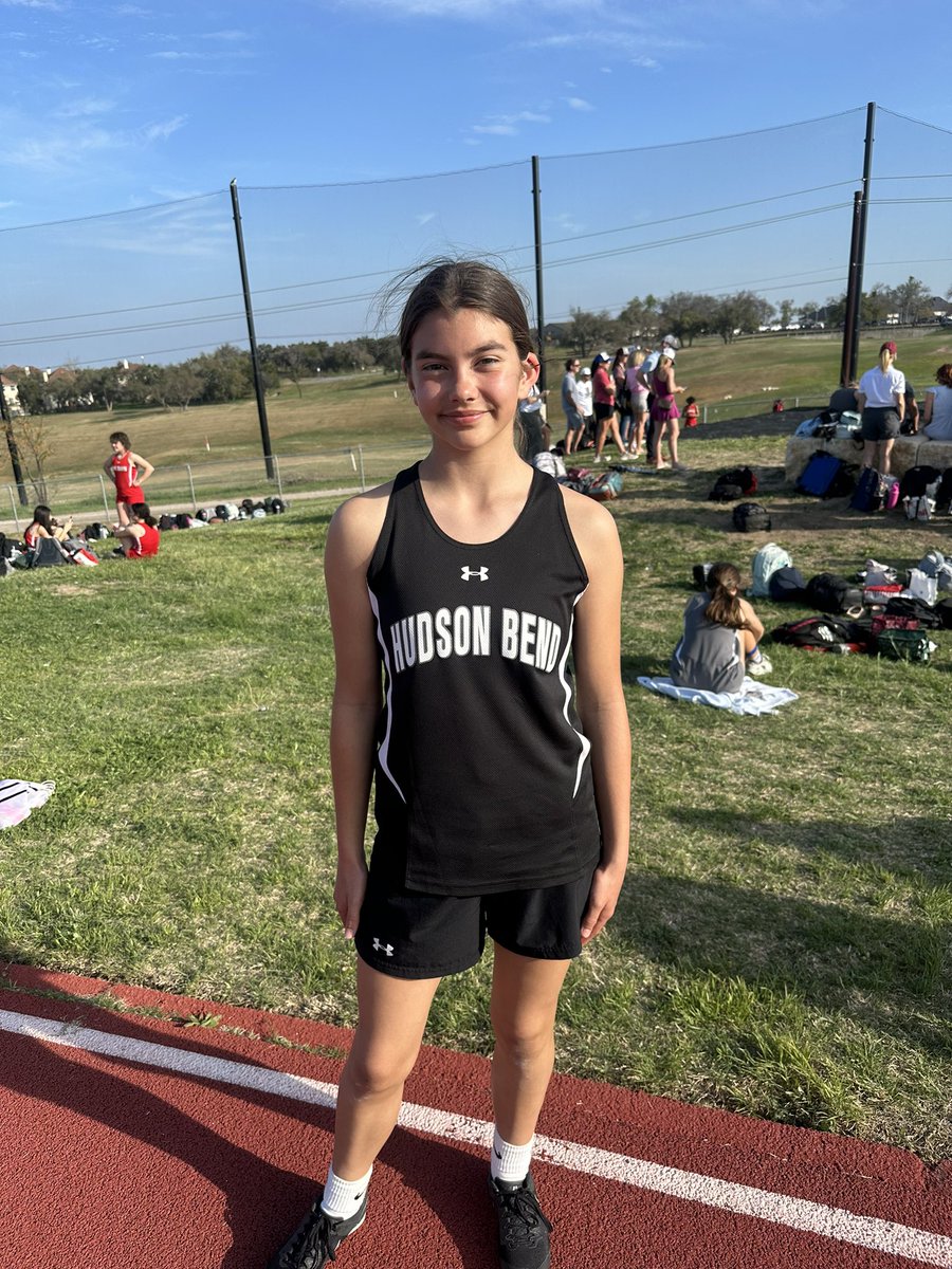 🚨NEW SCHOOL RECORD🚨

Ella W. with a run of 2:32.25 in the 7th grade 800 meter run!