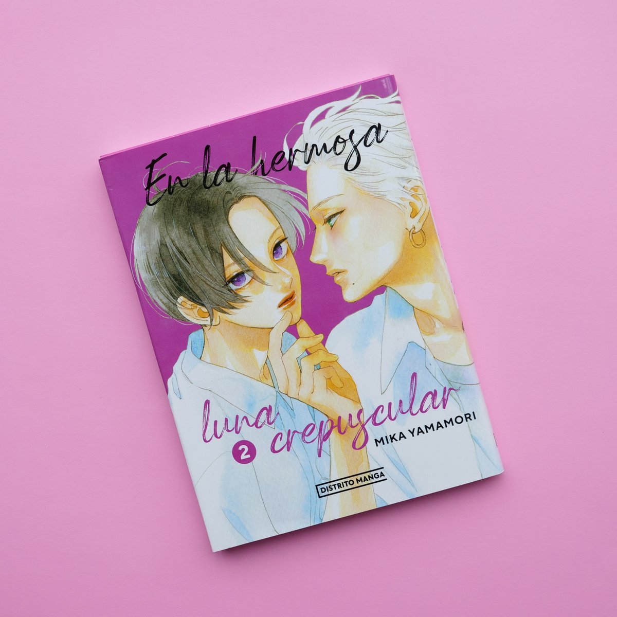 distritomangaco's tweet photo. A Yoi Takiguchi le dicen “Príncipe” por su figura atractiva y su comportamiento elegante. No sabe cómo tomarse la admiración que provoca ni el hecho de que la comparen con una protagonista de manga shôjo. 

#dmlicencias #distritomanga #MangaColombia #Manga https://t.co/xTKLm7q6s8
