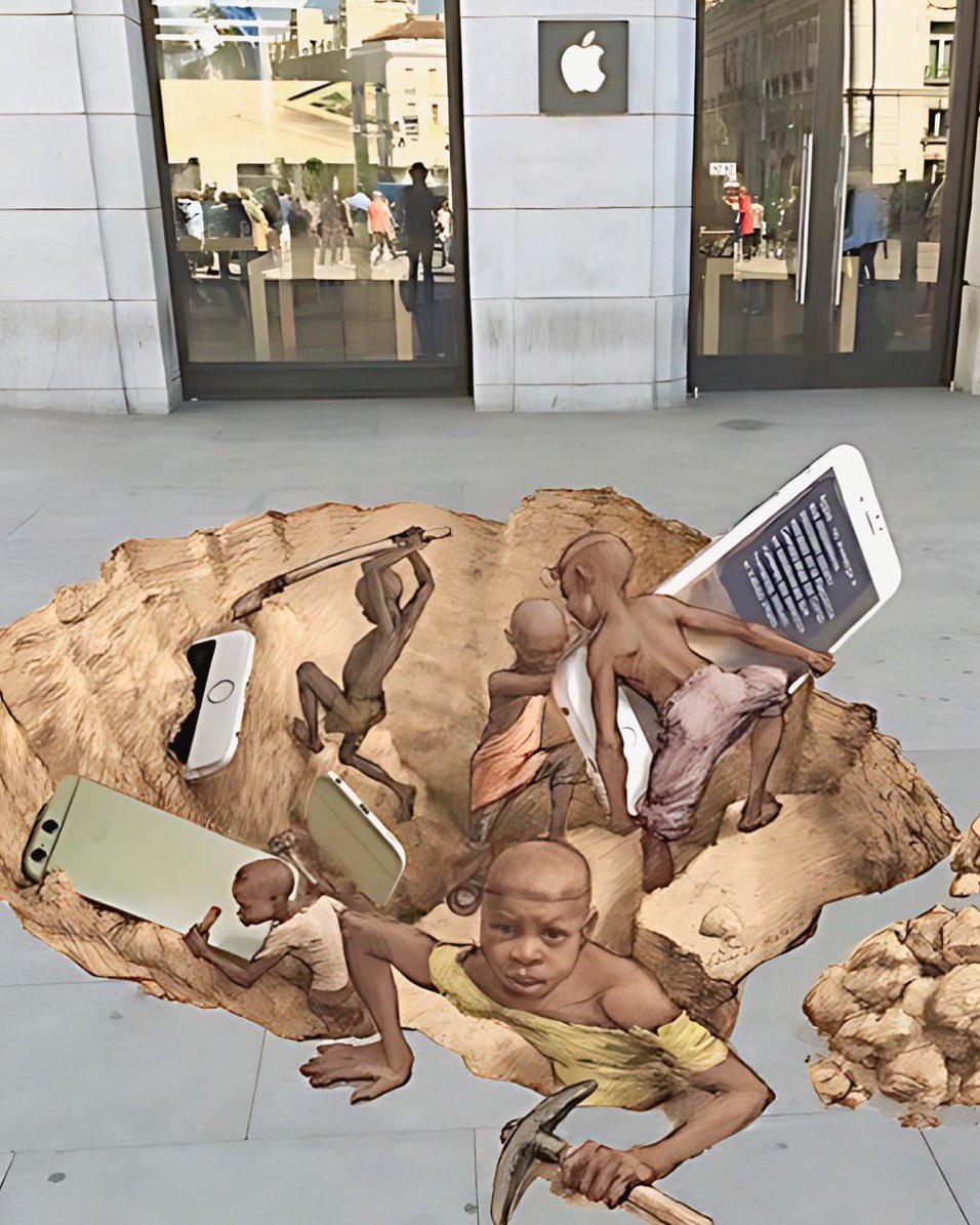 SergeKilolo's tweet photo. Where do the materials used to make your phone come from? 
#FreeCongo
#GenocideinDRC https://t.co/b7UkWQhqWg