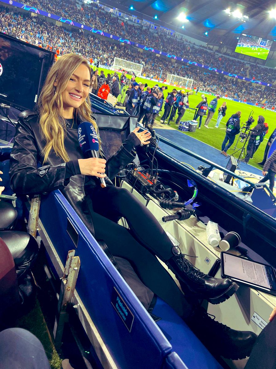 My press seat at the Etihad tonight was basically a chez lounge and I’m here for it 😍🤣