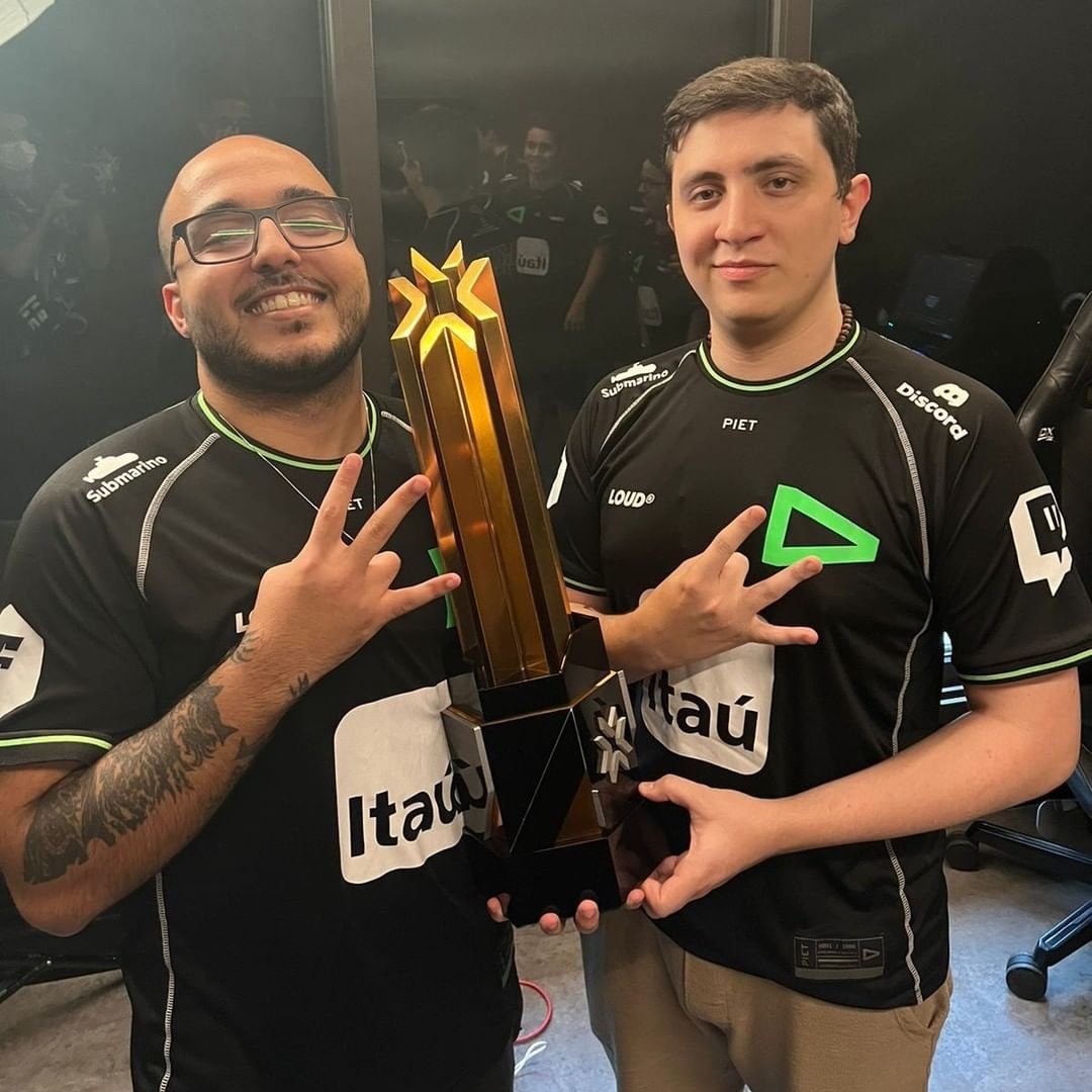 The Esports Writer tweet media