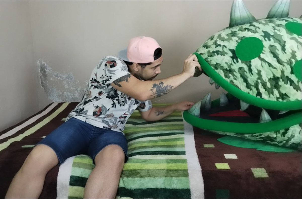 voreguy11's tweet photo. Salvador arrives from work and is captured by a man-eating plant
https://t.co/2oY20owePN https://t.co/wnVtejkTVS