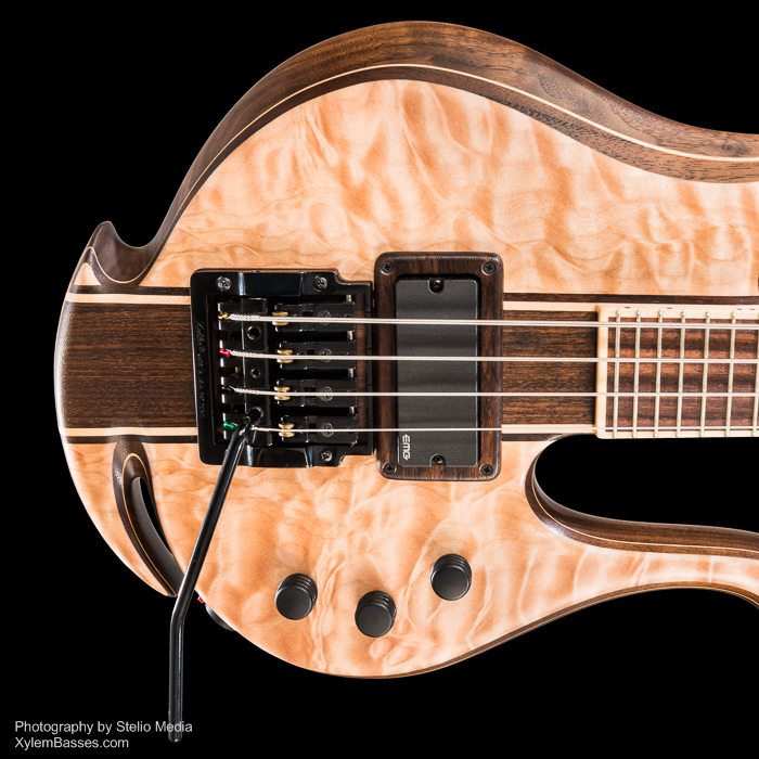 XylemBassGuitar's tweet photo. #bass #whammy #tremolo #maple #walnut #wood #woodwork #music #musicians #Musica #bassguitar #guitar #guitarplayer #strings #4string #EMG #artwork https://t.co/qflNZ4zMjs