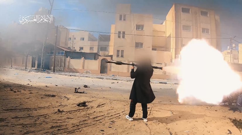 فنسأل ربنا المولى وفي الأسحار نبتهل
 بأن نلقـــاك في فرح بدارٍ مــا بها ملل
 بجــنات وروضات بهــا الأنهار والحلل 
بـــها الحور تنادينا بصوت مـــاله مثل 
بها الأحباب قاطبة كذا الأصحاب والرسل 
بــها أبطال أمتنا بــــها شهــدائنا الأول 
فيــامن سبقت إلى جنان الخلد ترتحـل 

#غزة