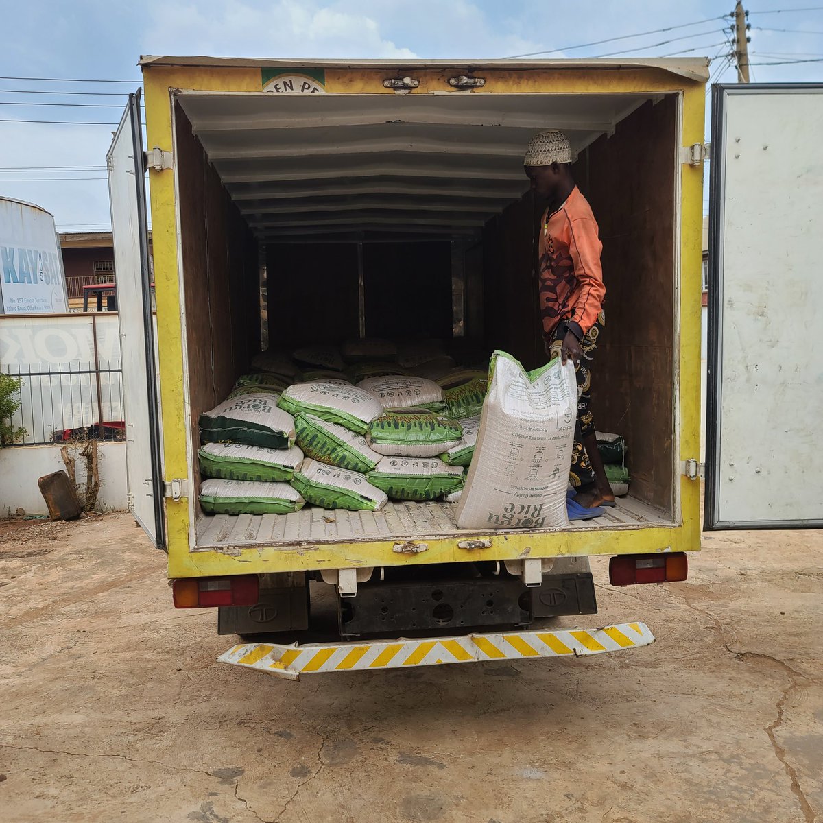 mok_foundation's tweet photo. **Announcement: MOK Foundation's Mega Food Distribution for 5,000 Residents in Offa and Environs**

We are delighted to inform you that the Muhydeen Okunlola Kayode Foundation will be distributing food items to 5,000 residents of Offa and its environs. https://t.co/W9MMropHDo