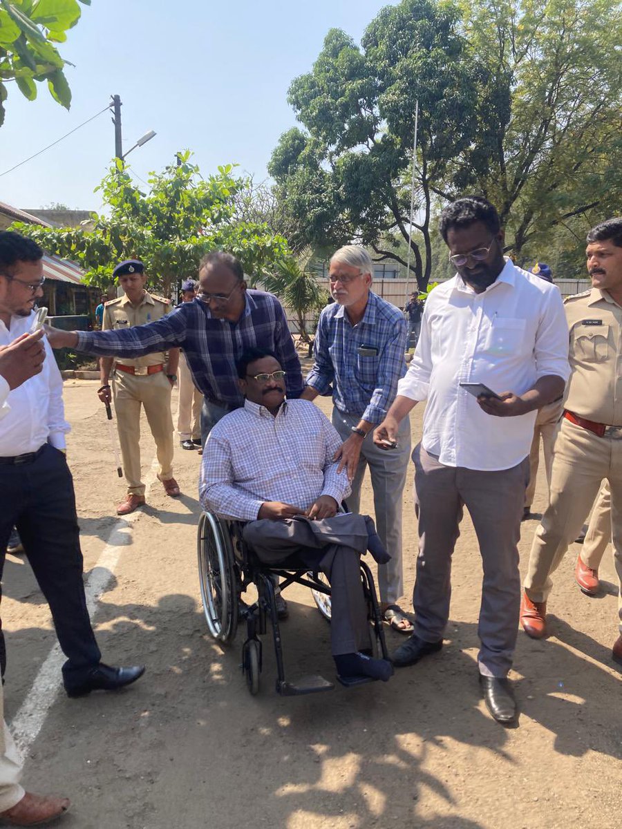 Freed, finally! Former DU professor G.N.Saibaba, with his family, friends and lawyers outside Nagpur Central Prison. The Nagpur bench of the Bombay High Court acquitted Saibaba and five others of “terrorism” charges. @thewire_in