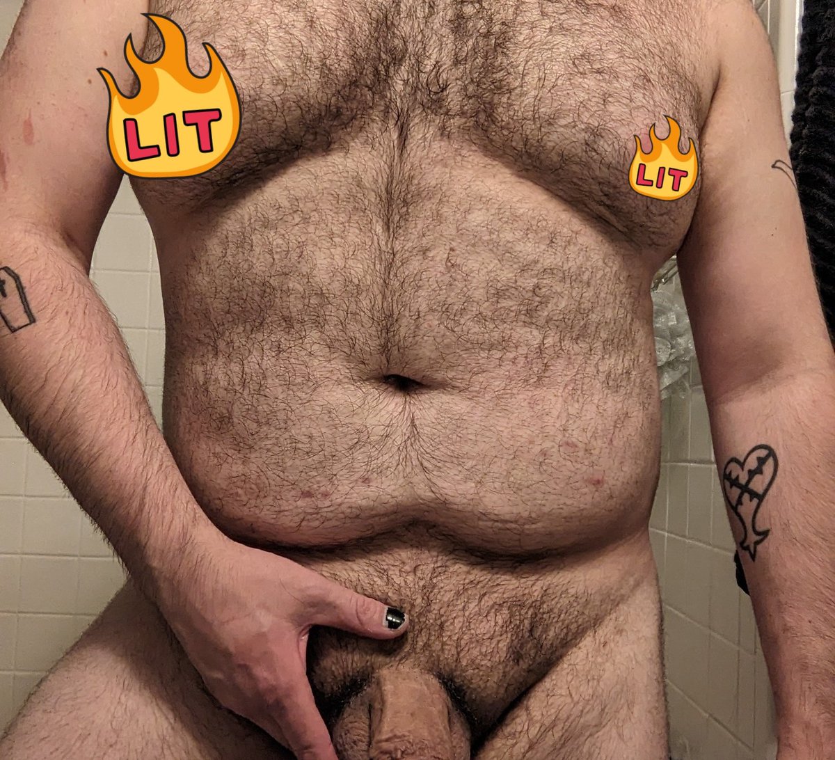 Who wants a dick pic in their inbox?? Retweet my pinned!!