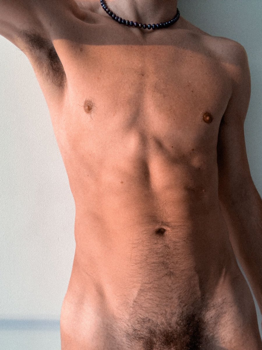 YourHungBud tweet media