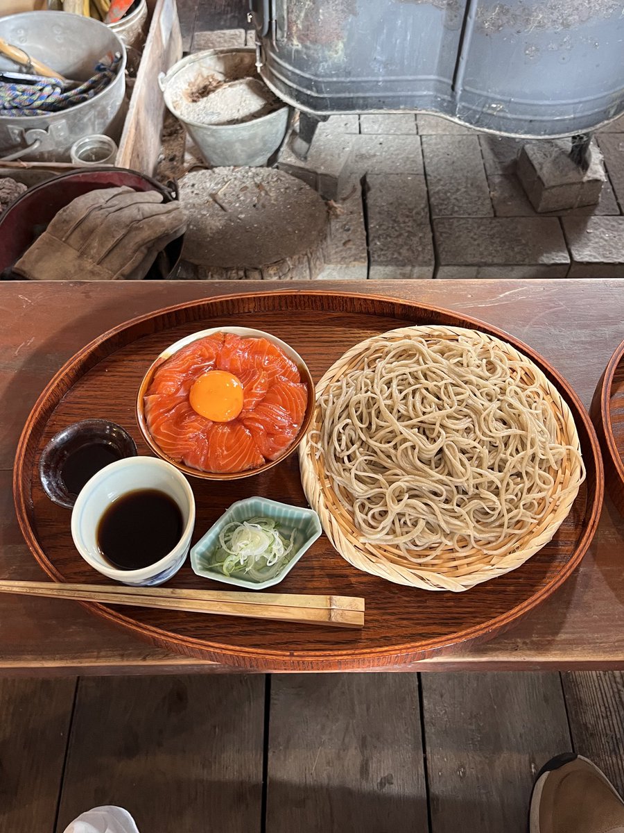 gm______29's tweet photo. ちょっと前に行った群馬のこのハラス丼とお蕎麦が美味しくて美味しくて、絶対にもう一回行こうねって話してた
ねこ店長もいるよ₍ᐢ. ̫.ᐢ₎ https://t.co/00UZi526Gj