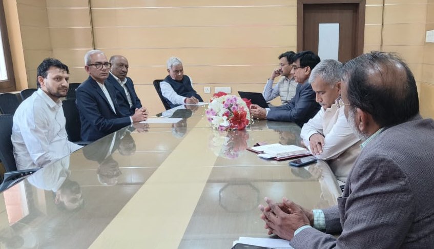 A high-level delegation from LUB discussed the implementation of the Micro Irrigation Scheme in #Rajasthan with key stakeholders, including Dr. Kirodi Lal Meena, Minister of Agriculture, Govt. of Rajasthan. 🌱💧 @lubindia #SustainableAgriculture #MicroIrrigation #RajasthanFarming