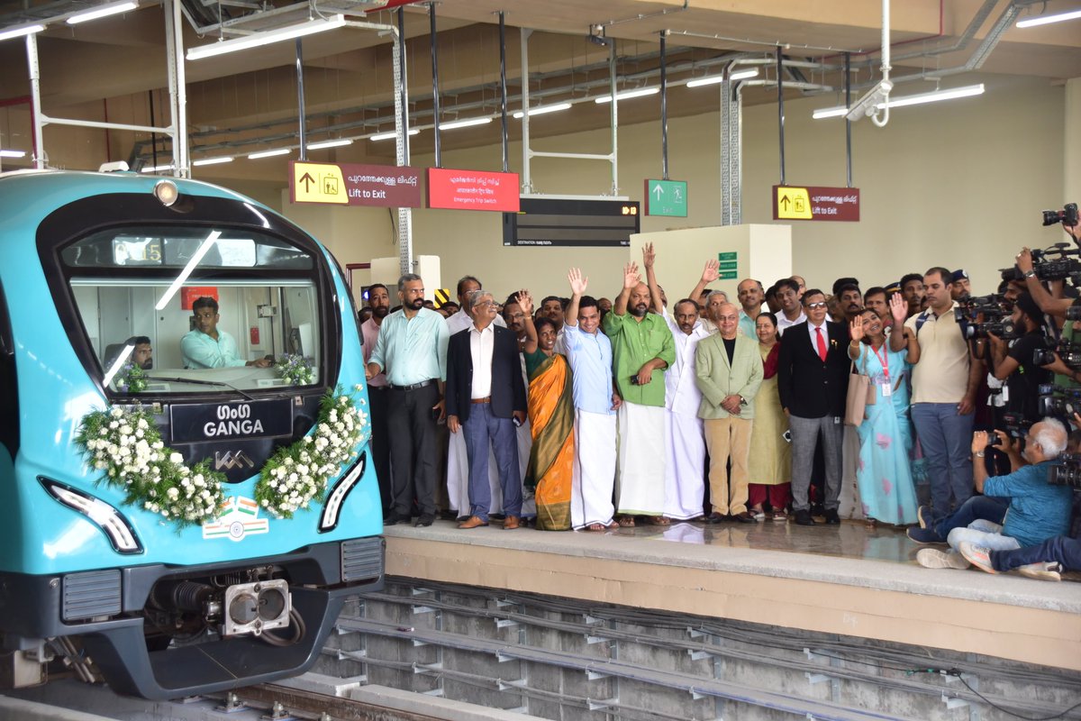 Exciting news from #kochimetro! Thrippunithura terminal opens, starting 2nd stage. Completing phase one, spanning 25 stations over 28.125 km, it boosts transportation, propelling Kerala's development with sophisticated facilities. #FutureForward