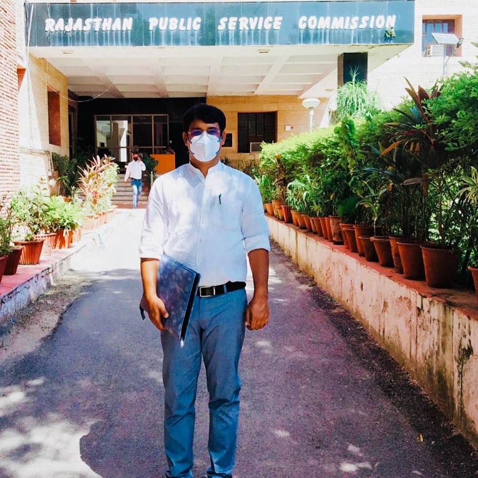 Rajeshkhora88's tweet image. इन पेपर चोरो के कारण 3बार RPSC तक पहुँचकर  फ़ाइनल लिस्ट में आने से रह गये इनके कारण हमारी ज़िंदगी ख़राब हो गई लेकिन इन पर कोई उचित कार्यवाही ना करके एक महीने में छोड़ दिया जाता है 

@BhajanlalBjp कार्यवाही उन सभी पेपर चोरो पर करो जो हर भर्ती के पेपर लीक करे है इनको उम्र केद करो