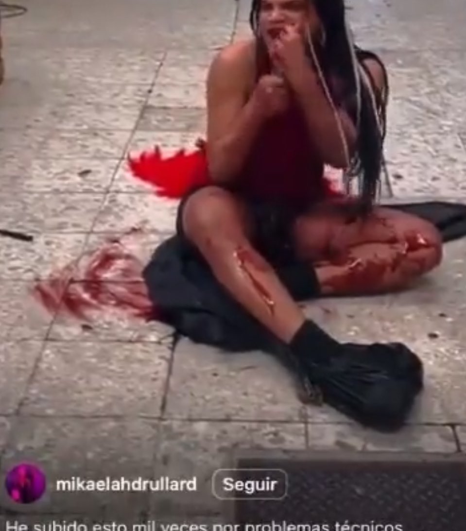 AleYaRu's tweet photo. La lucha por el reconocimiento de los derechos de las mujeres está siendo ultrajada por hombres que dicen sentirse mujeres.

Una incongruencia: La agenda transgenerista ha desplazado a las mujeres hasta de su propio día. Con motivo del día de las mujeres, la @UAQmx invita al hombre conocido como @MikaelaDrullard a hablar de cómo el feminismo “ya fue”. Es decir, un hombre determina cuando el movimiento creado para las mujeres ya no sirve…

Una ironía: que una “casa de estudios de educación superior” invite y promueva una “conferencia magistral” de un señor que violenta, parodia y ridiculiza a las mujeres. En la marcha del 8 de marzo del año pasado, se presentó y agredió mujeres. En otro día, se presentó en un mercado para performar el “parto de un plátano”. Y no sólo eso, también dijo que quería metérselo hasta dentro… entre otras cosas…

El estado y las universidades están haciendo realidad uno de los postulados de la ideología de género: están proliferando y exacerbando las psicopatías sexuales. 

Otra muestra más de cómo el #PatriarcadoSeTRANSforma 
#YSinEmbargoEsHombre
#SexoNoEsGenero 
#8M2024