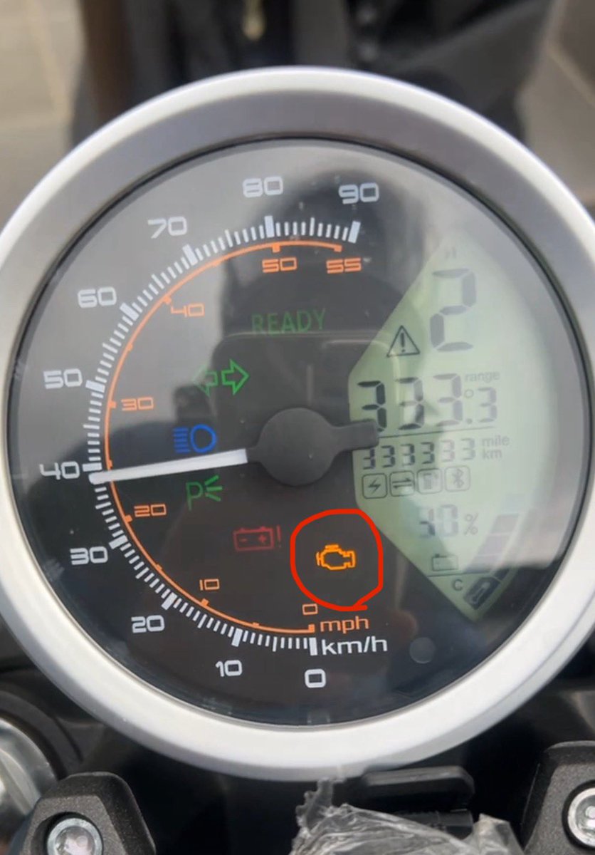 9000km。
バッテリーのコネクターか、Yケーブル側のコネクターの不調か、不明だが、警告マークが運転中に付いたり消えたり。
または、片方のバッテリーから電気が供給されなかったり。

 #電動バイク
 #SUPERSOCO
 #TC