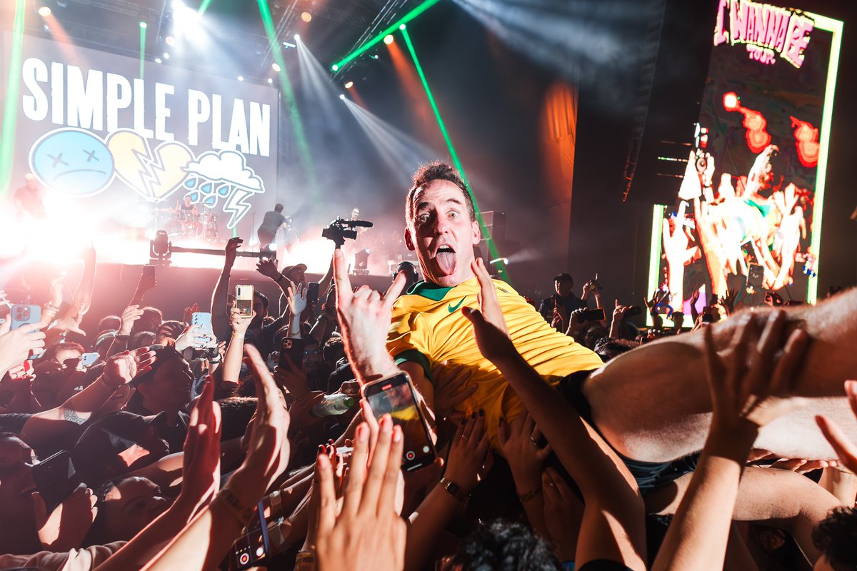 iwannabe_tour's tweet photo. É, Recife…! O que dizer sobre o show do @simpleplan? A gente começa: ABSURDO! 🤩😱🔥💥🇧🇷 Vocês continuam… 

📸 Flashbang

#IWannaBeTour https://t.co/OsfkJjbcPS