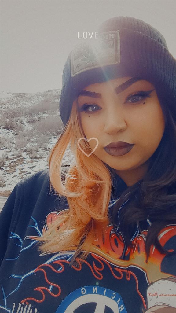 Lyric24k's tweet photo. Utah sucks and I'll never come back 💋 but here's to whatever this trip was worth which wasn't shit if I'm being honest 🤣 dumb ASF https://t.co/tnPCGLwfBL