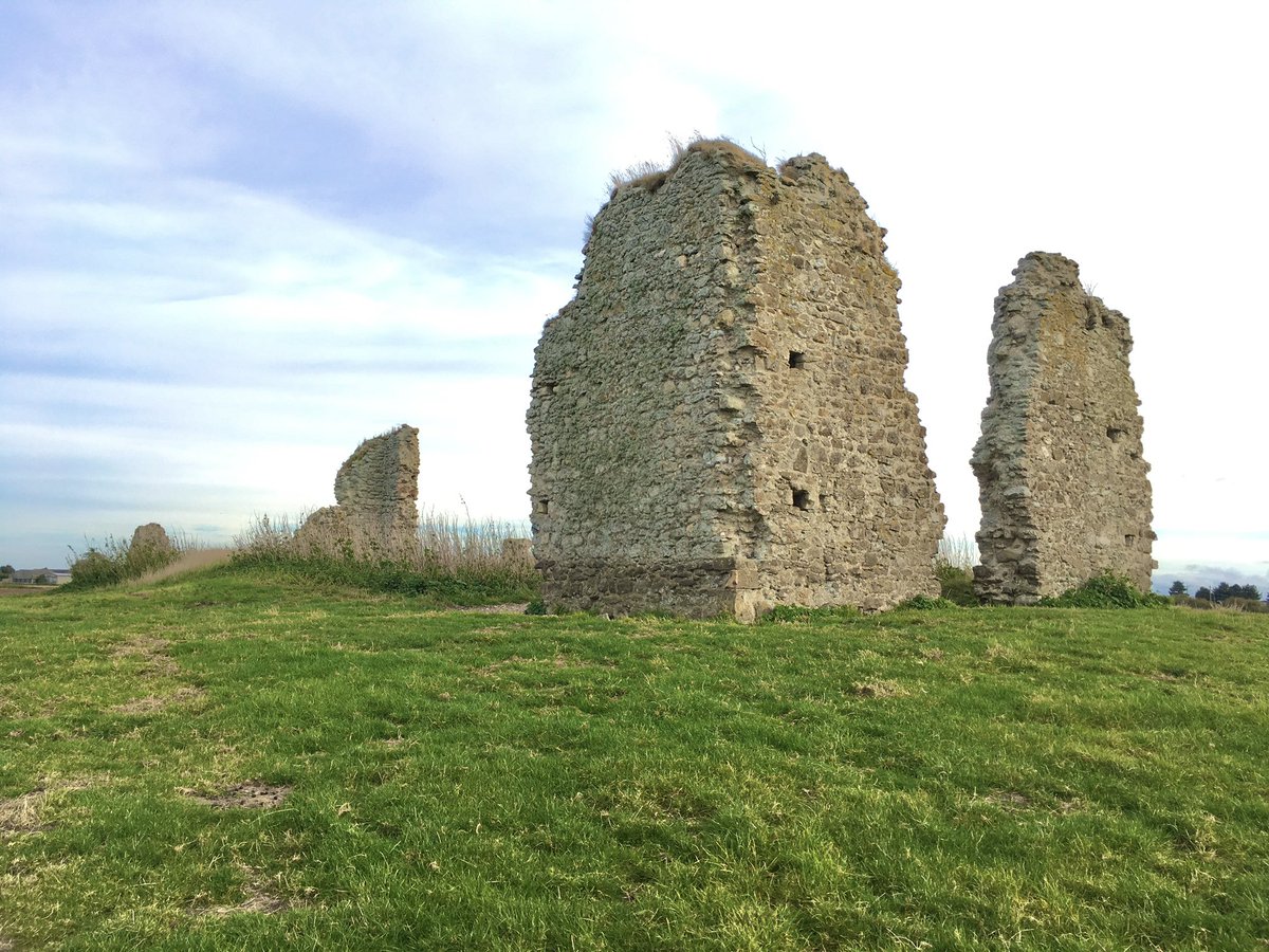 archaeo_ali's tweet photo. All Saints Church, in the now deserted settlement of Hope, Romney Marsh.
Thought to be founded in the C12th. It was still in use in 1543, but had fallen into decay by 1573. The church survives as a few blocks of masonry on a slight mound, surrounded by a ditch #MedievalMarch https://t.co/AICSmJ98Wf