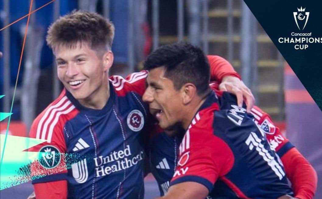 HugQuesada's tweet photo. 🔵 Liga Deportiva Alajuelense cae 4-0 ante el New Ingland Revolution  Revolution y queda a un paso de la eliminación ⚽️⚽️⚽️⚽️ https://t.co/PYFWD7Ukms