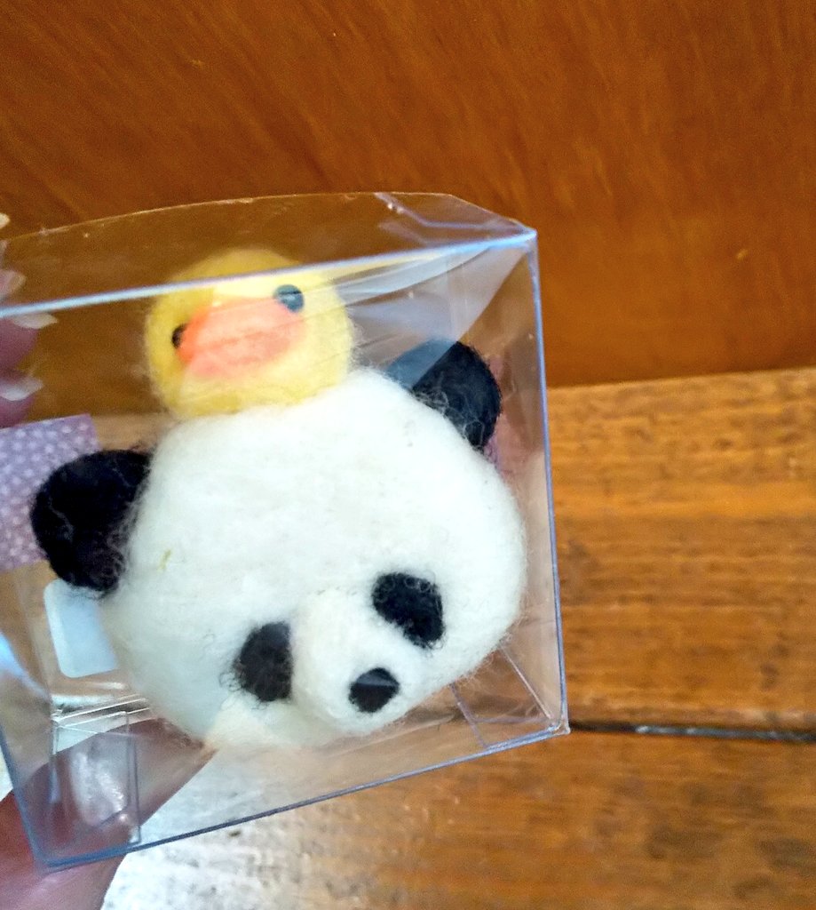 kansaitushin's tweet image. お迎え頂きましたパンダ作品🐼
#つるぴかパンダとふわもこパンダ展 今週日曜日迄です

@moi2_keyco  moimoiさんブローチ通販ご注文頂きました

まだまだ可愛い作品がお待ちしております😊

#moimoi #羊毛フェルト 
#パンダイベント #パンダ好き