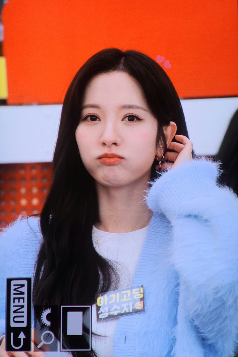 am0819_bn's tweet photo. 240307 피라미드게임🔺
#보나 #김지연 #피라미드게임 https://t.co/PEnmDkZQdo