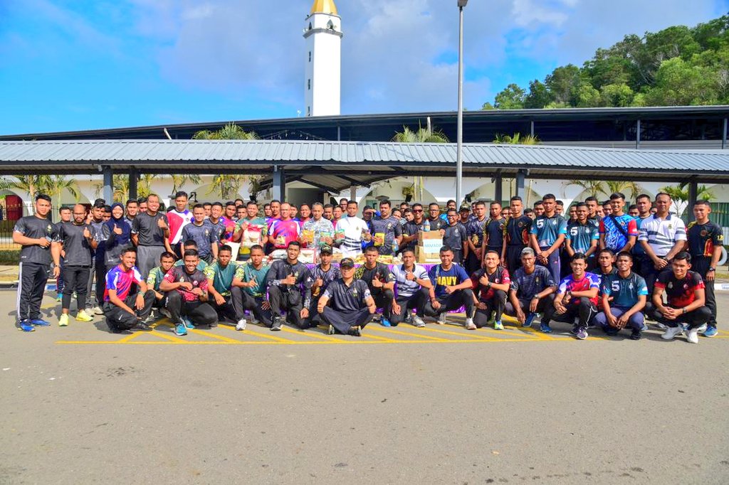 Ihya' Ramadan.

Mengambilkira kehadiran bulan mulia yg bakal tiba, warga #NavyPeople drpd Armada Timur berinisiatif laksanakan pembersihan &amp; kerja-kerja naiktaraf persekitaran Masjid Ibnu Battuta, PTKK. Semoga ianya dapat menyemarakkan semangat Ramadan tahun ini.

#NavyNews
