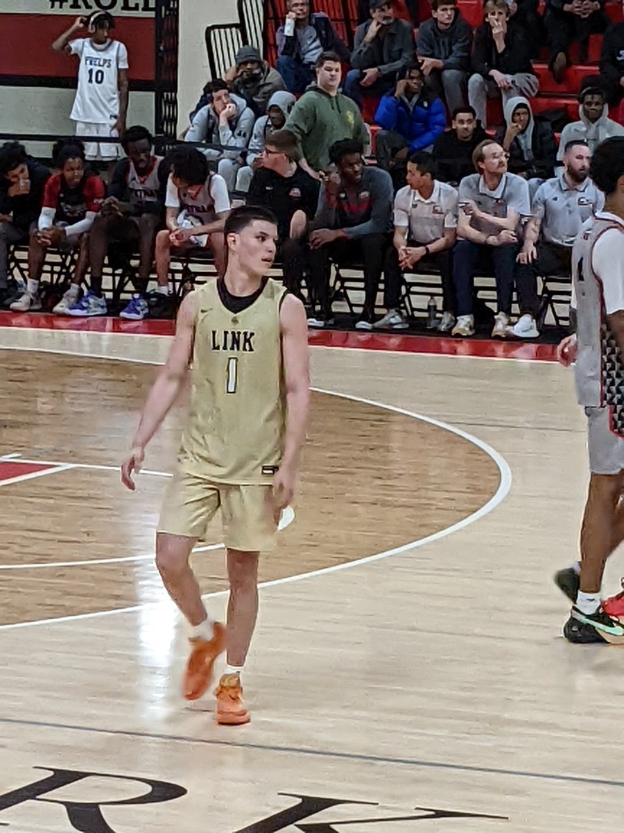 chickg3's tweet photo. For Link Year Prep 6'3" Ali Wright #1 had 19pts 4reb 2asts, 6'7" MJ Thomas #2 (New Orleans) had 11pts 8reb and 6'2" Makhai Valentine #3 had just 6pts but got 12reb & 6'2" Nilavan Daniels added 10reb 4asts 2stls to go with 5pts in their loss to PSA. https://t.co/VCvGMI8Rkv