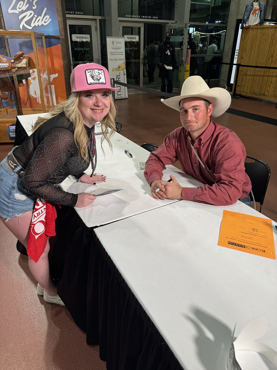 Parishancock713's tweet photo. #RODEOHOUSTON https://t.co/lndHmiPD8Y