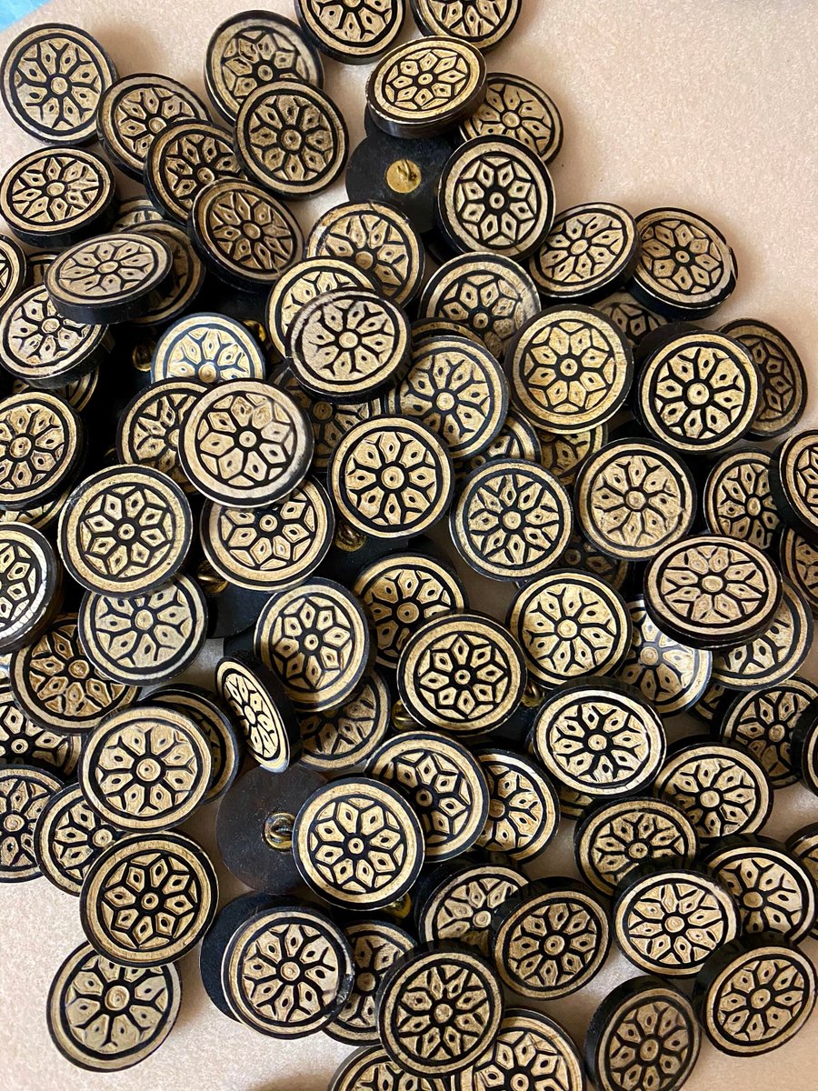 BySupply1's tweet image. 35 Vintage 18mm small round Decorative 2 tone wood buttons Metal Shanks Lot of 35 by BySupply. tuppu.net/28b21dd7 #bysupply #Etsy #DecorativeButton