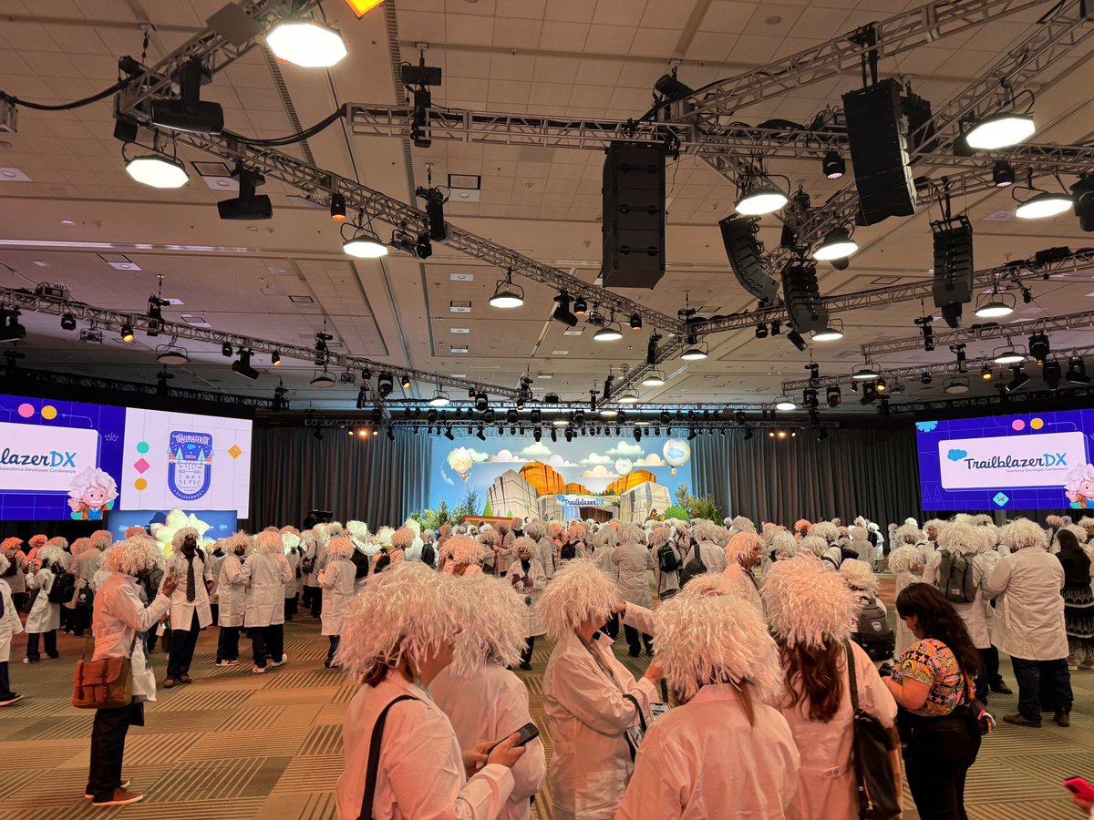 Breaking a world record today- most number on people dressed up as Einstein #TDX24 @salesforce #tdx #einstein #worldrecord