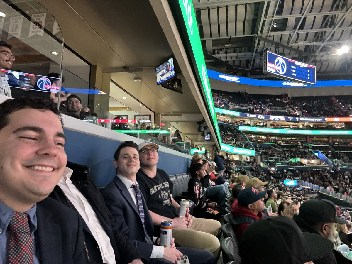 PeterAFinocchio's tweet image. Ballin’ with the boys. 🏀
#GoWizards #PureMagic