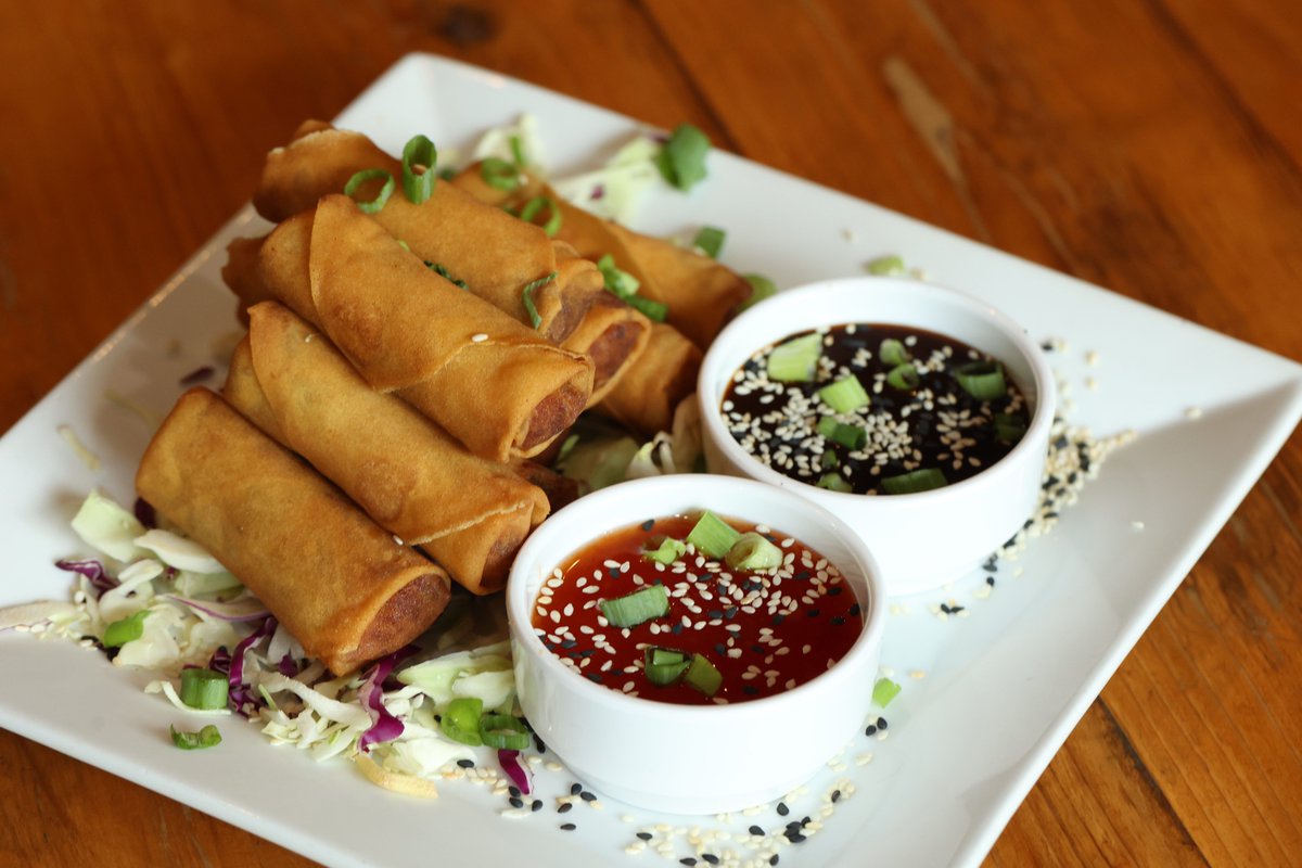 Roll on in and bring an appetite! We're open today and tomorrow from 4:00 to 8:00, and 11:30 to 9:00 on Friday for lunch!! 😋